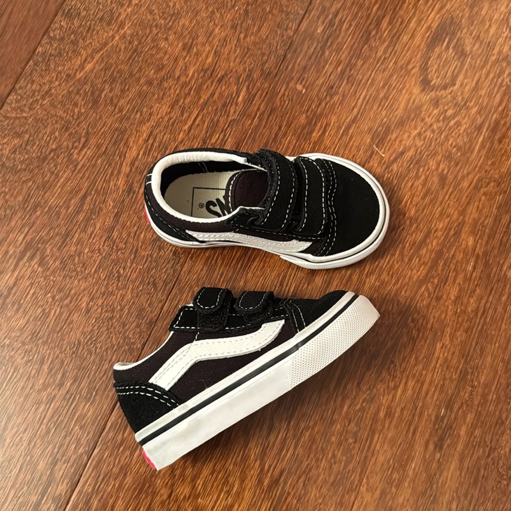 Vans‎ Toddler Old Skool V Shoe Velcrow Strap US Toddler Size 4 Sneakers